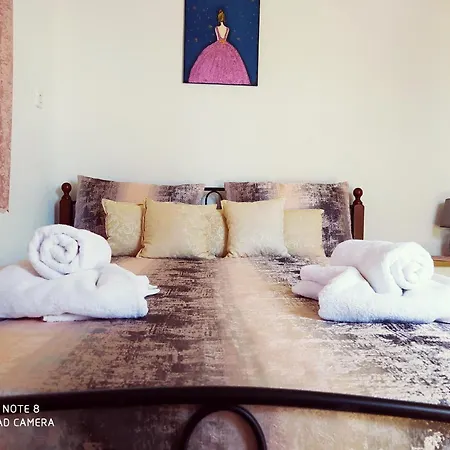 Chloe كالاماكي